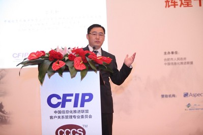 中國信息化推進(jìn)聯(lián)盟客戶關(guān)系管理專業(yè)委員會(huì)常務(wù)副主任、CCCS 客戶聯(lián)絡(luò)中心標(biāo)準(zhǔn)委員會(huì)主席、ICMI 國際客戶管理學(xué)院（中國區(qū)）總裁呂克勤先生分享呼叫中心在各行業(yè)的較佳實(shí)踐及發(fā)展趨勢