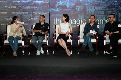 美即面膜市場總監Jenny向微電影創作團隊的辛勞付出表示感謝 