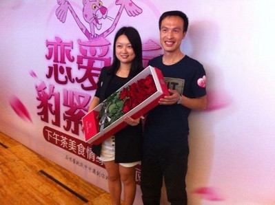 愛情如戀人手中的鮮花，在浪漫的季節綻放